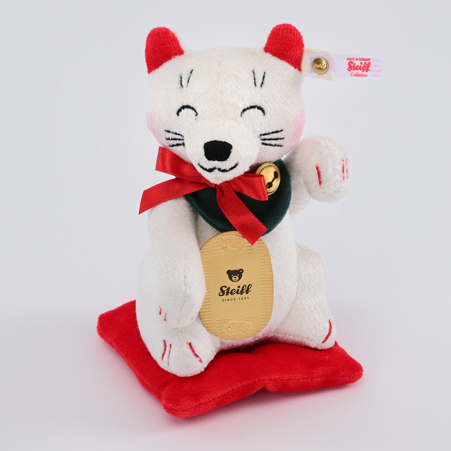 純金小判を持った招き猫